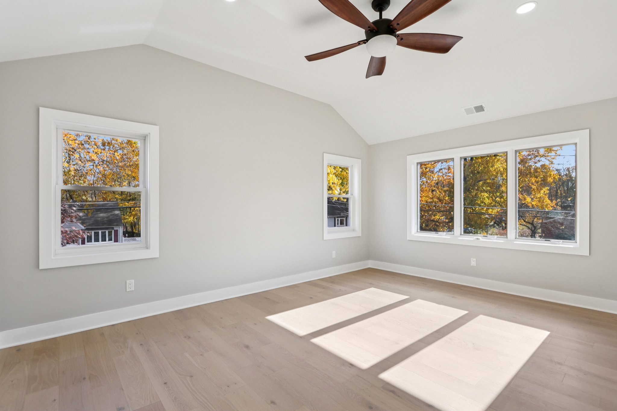 Fernhead Ave-S0711-027.jpg