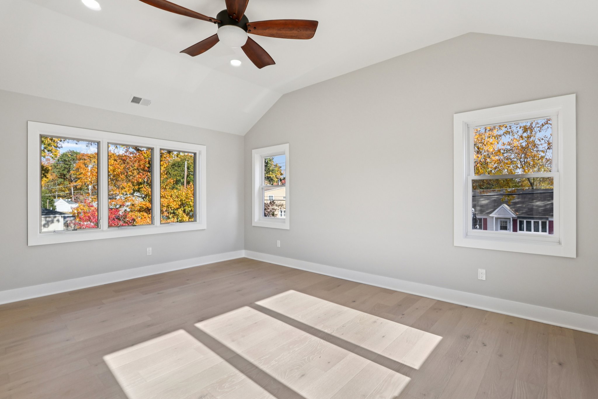 Fernhead Ave-S0711-030.jpg