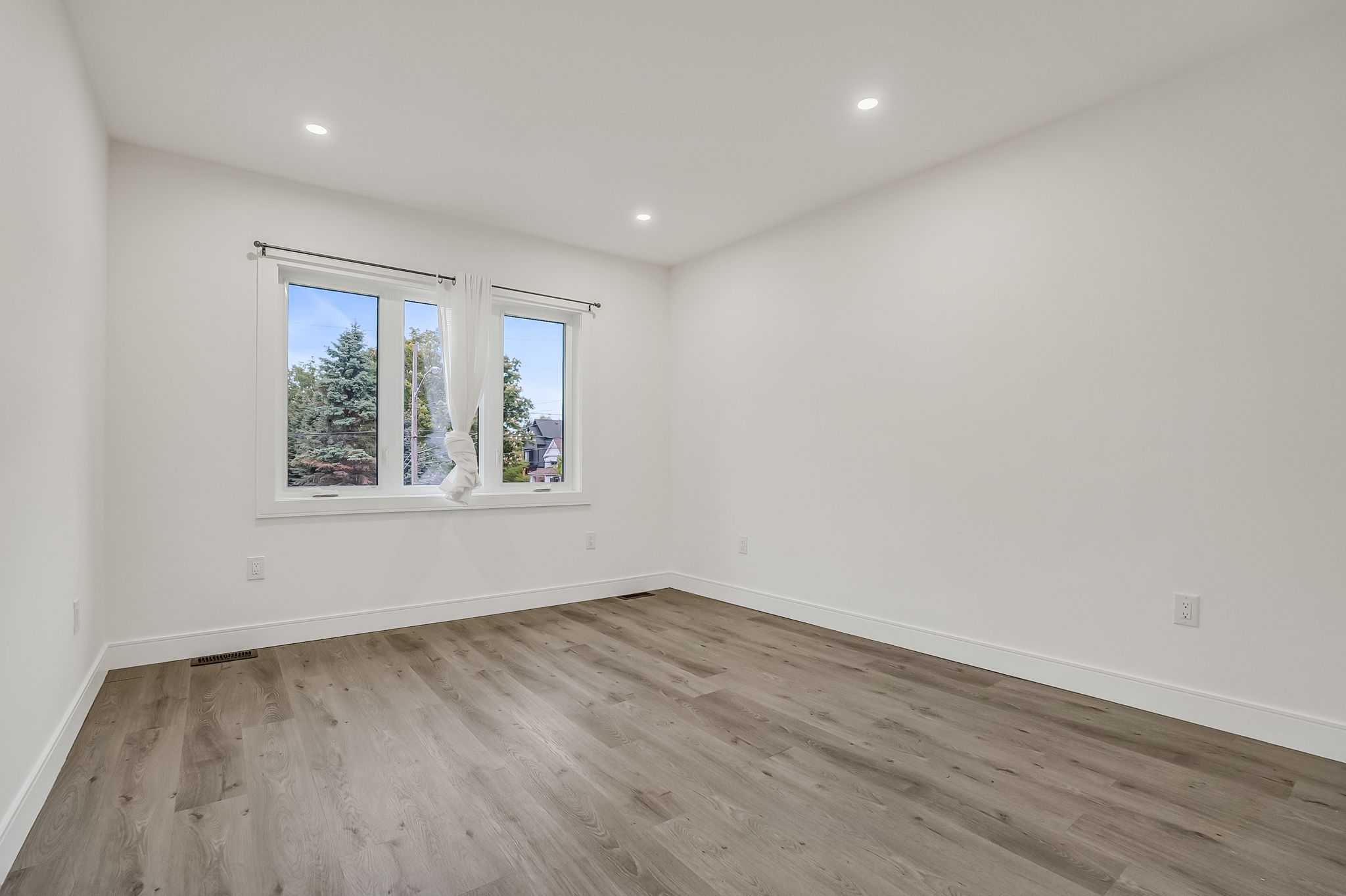 25-primary bedroom1