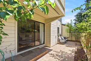 048_F8_102 Lancewood Pl