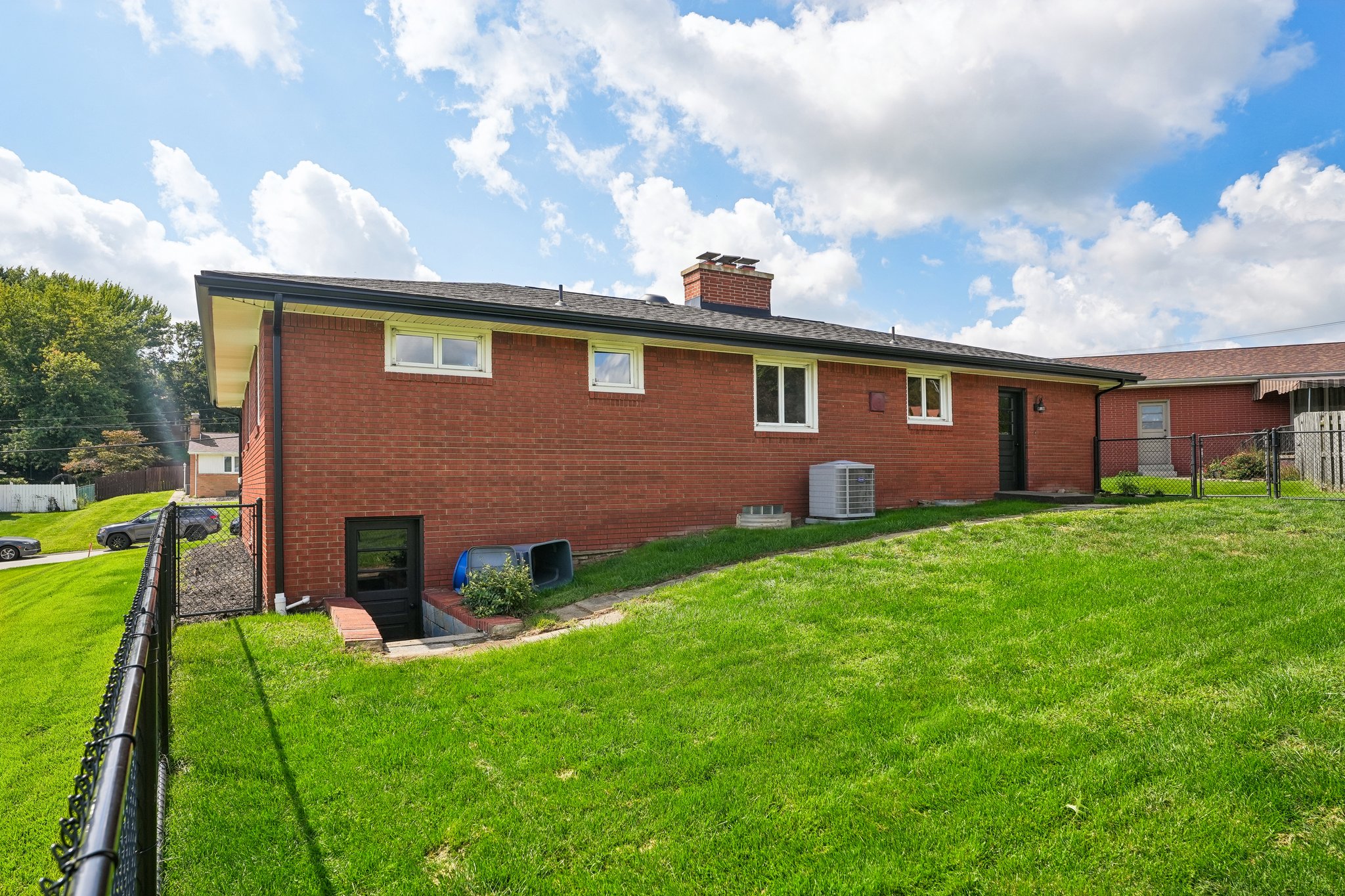 Manchester Dr-S2908-046.jpg