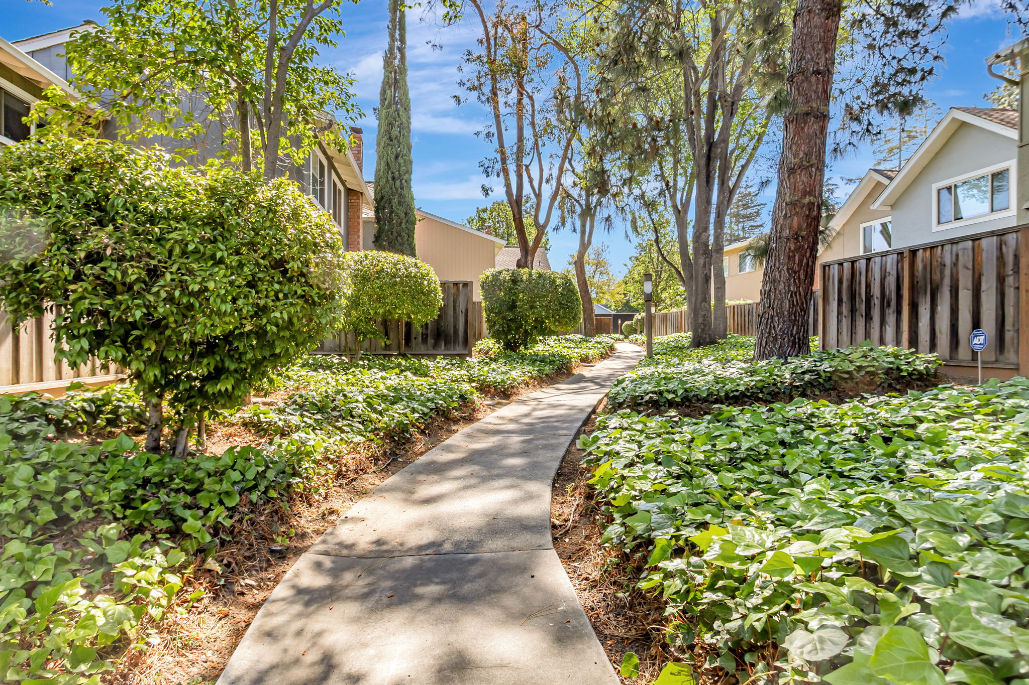 040_102 Peach Willow Ct