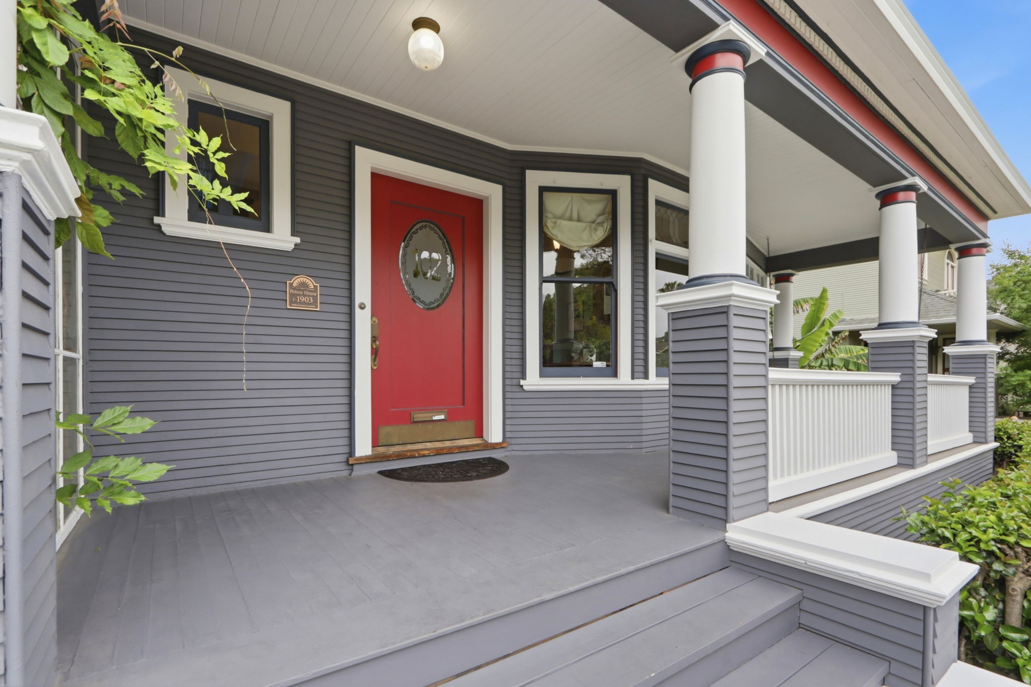008_f8_102 S 12th St