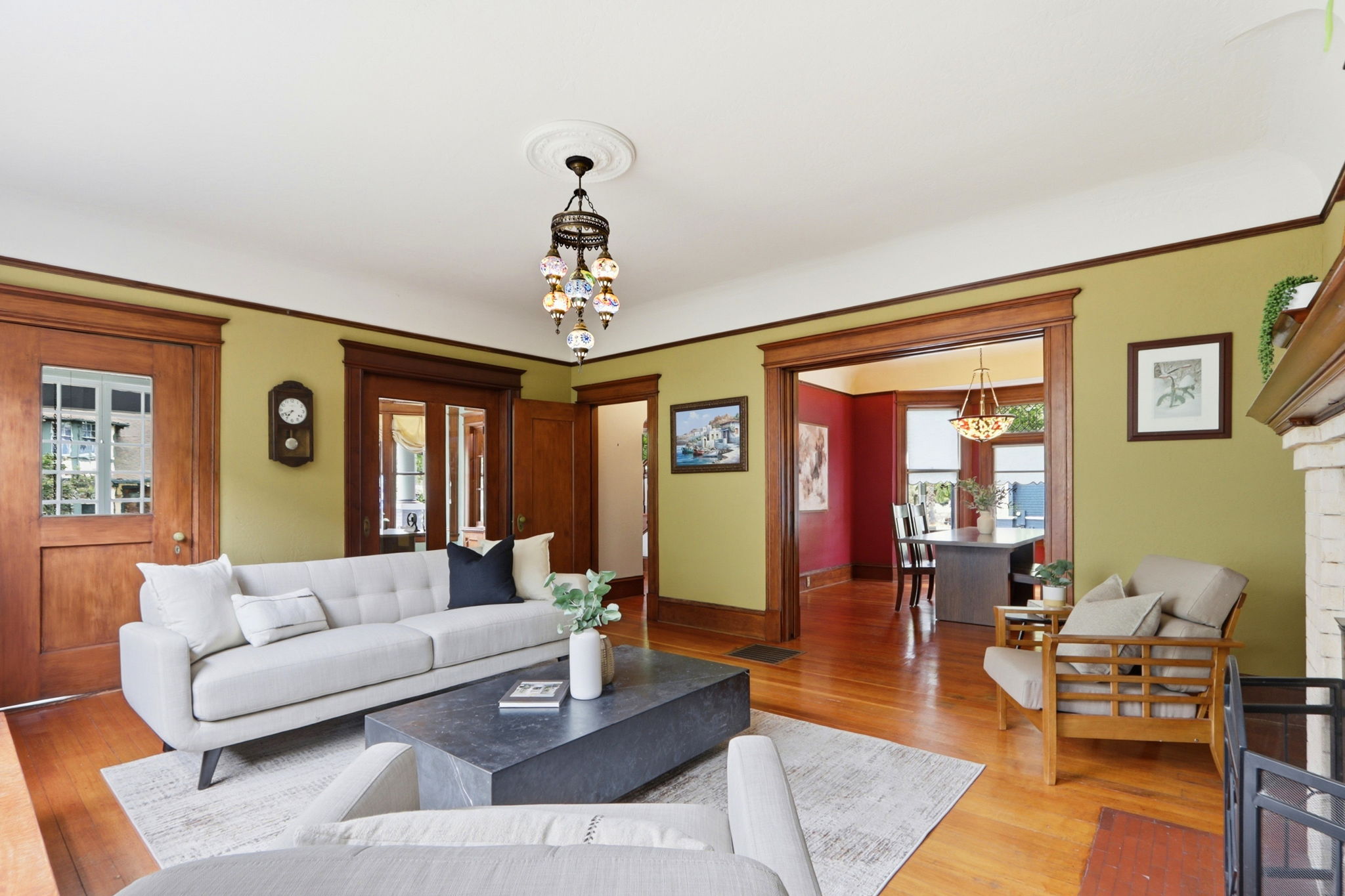 015_f8_102 S 12th St
