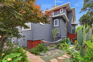 071_f8_102 S 12th St