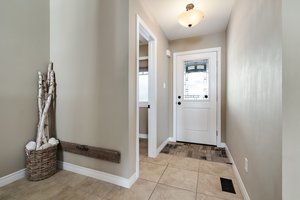 102 Taylor Dr, Grand Valley, ON L9W 6P1, CA Photo 2