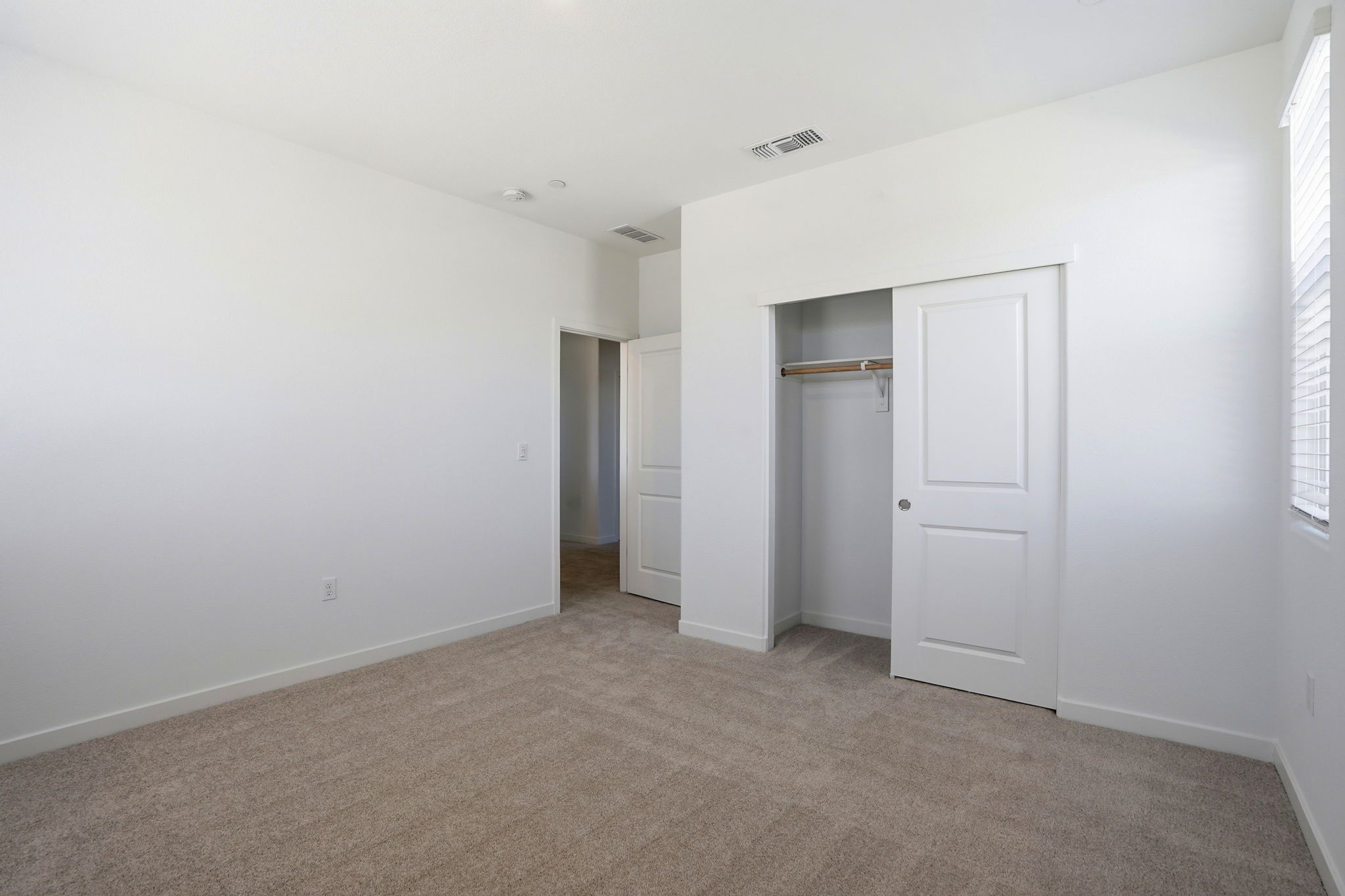 027_F8_1020 Bluebell Cir
