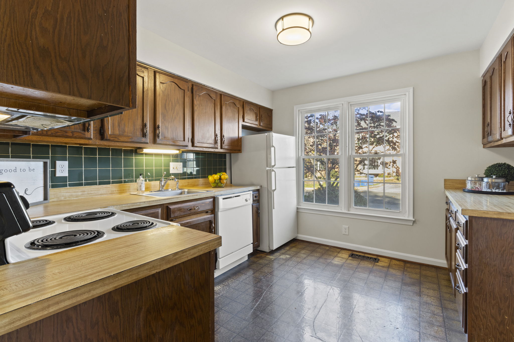 Eat-in Kitchen
