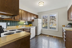 Eat-in Kitchen