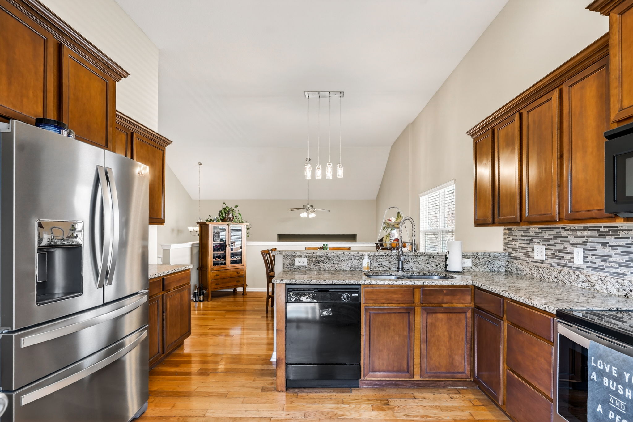 10201 N Willow Ave-18