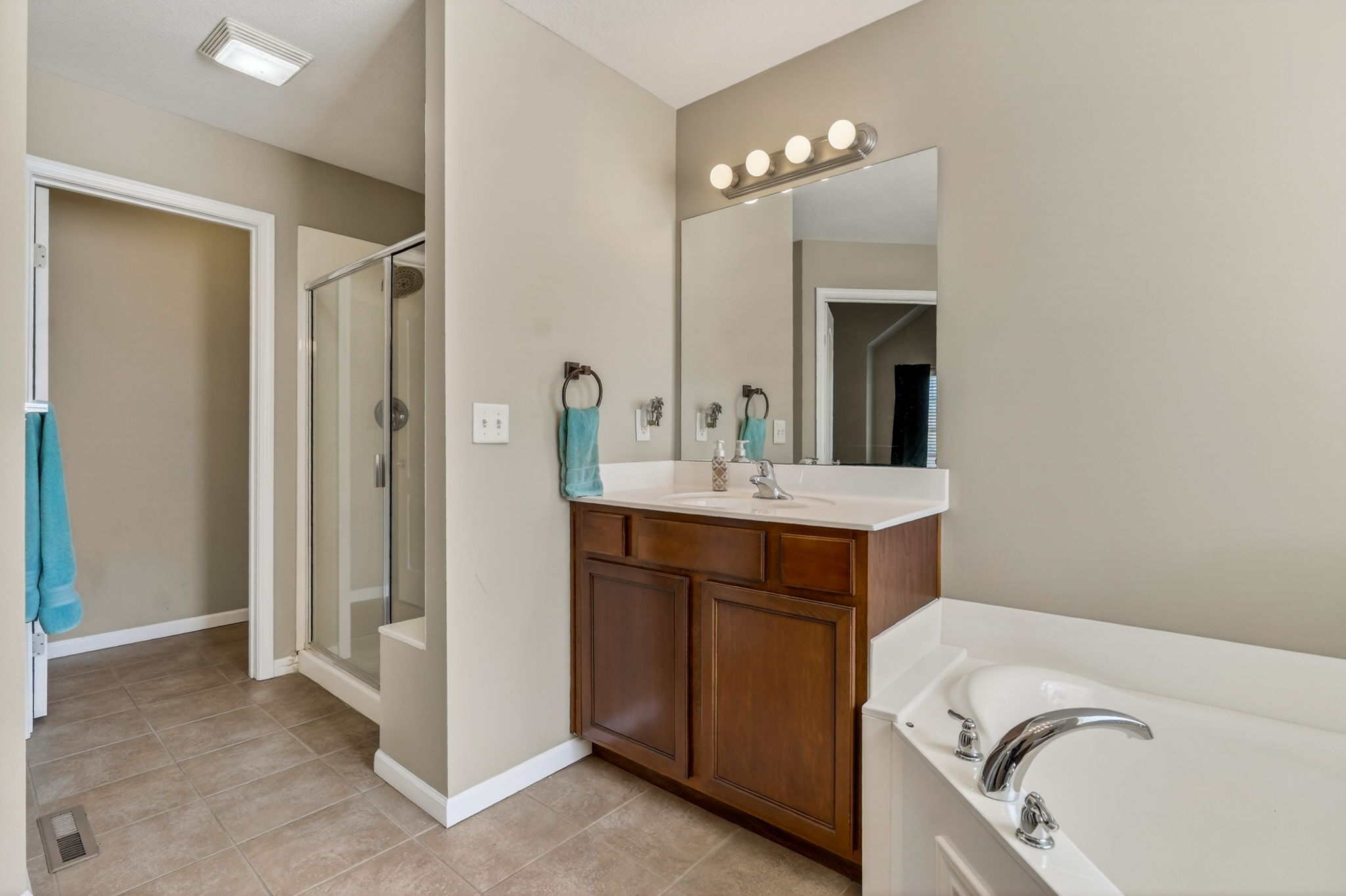 10201 N Willow Ave-30