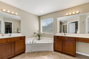 10201 N Willow Ave-28