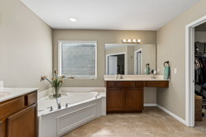 10201 N Willow Ave-29