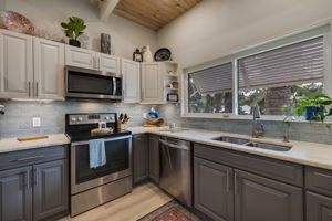 AB3_10206 3rd St E-11