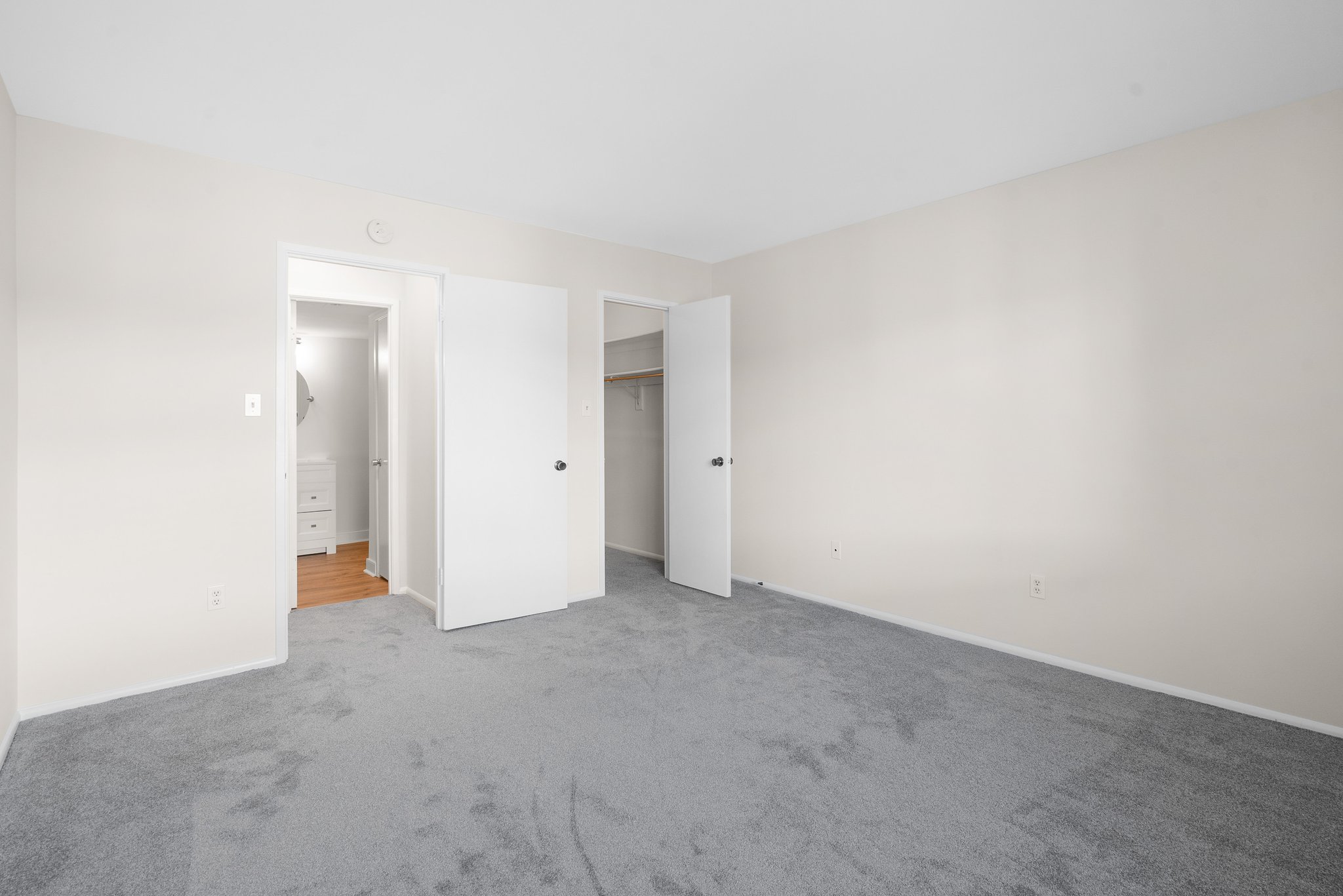 23. Main bedroom.jpg