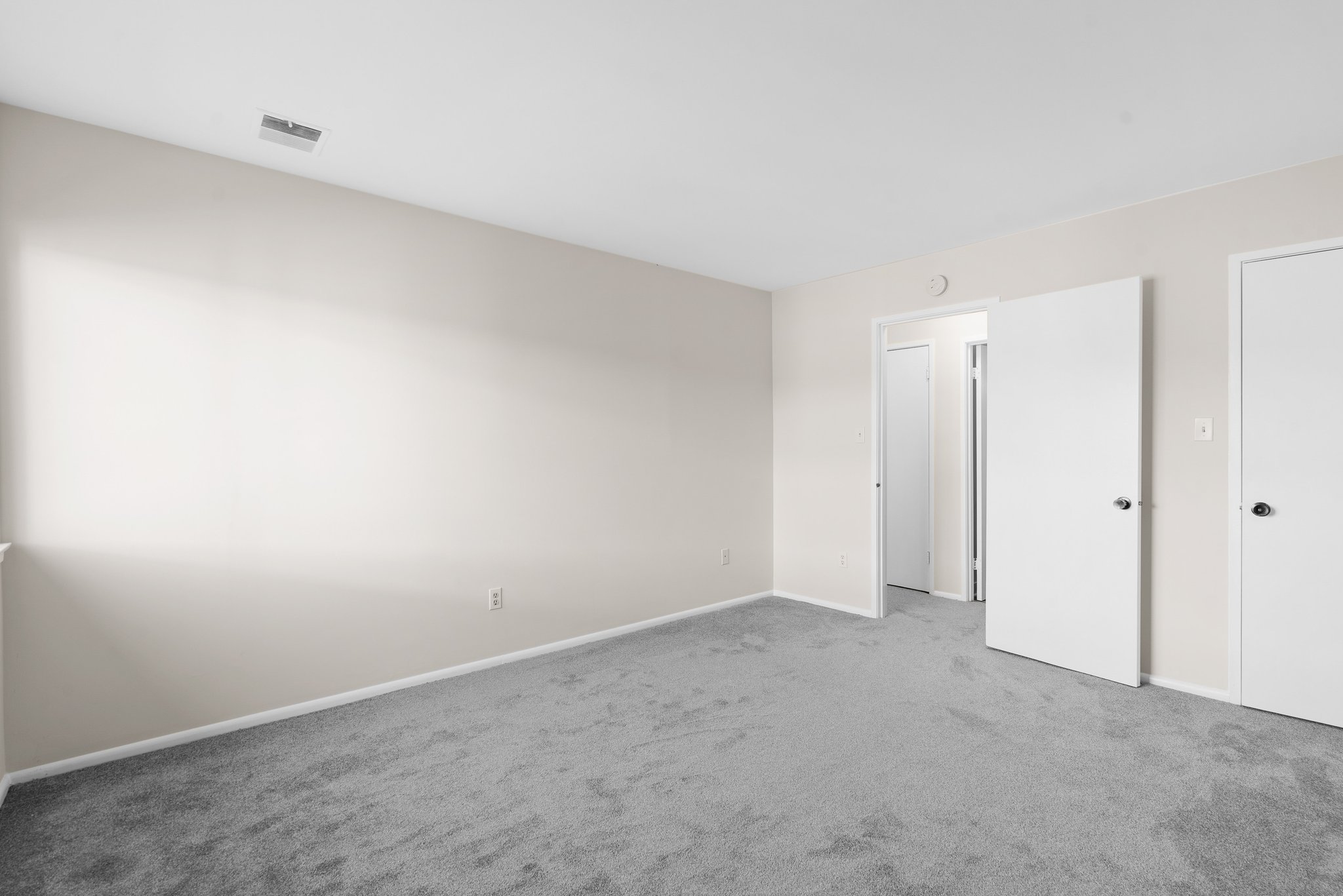 24. Main bedroom.jpg