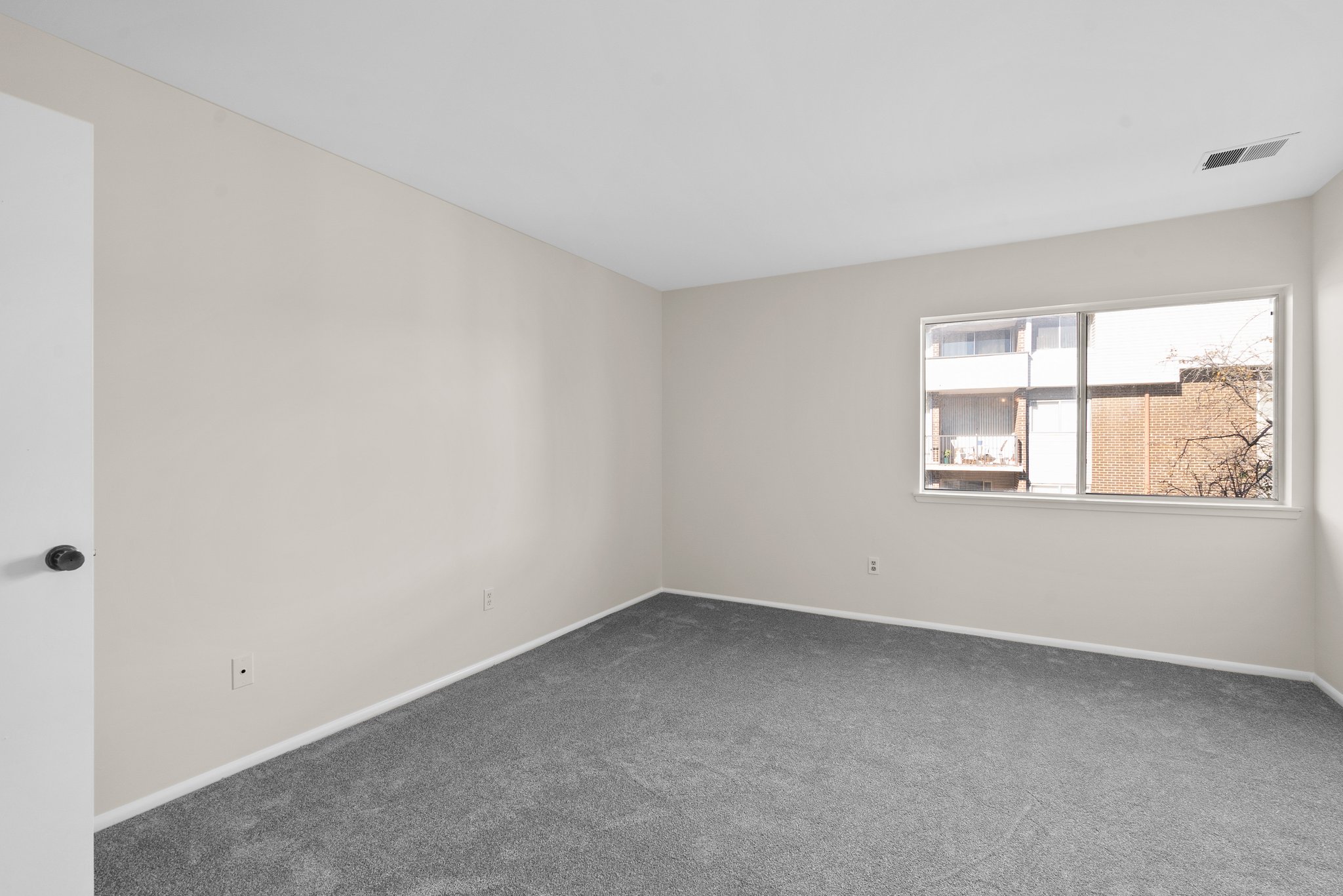 22. Main bedroom.jpg