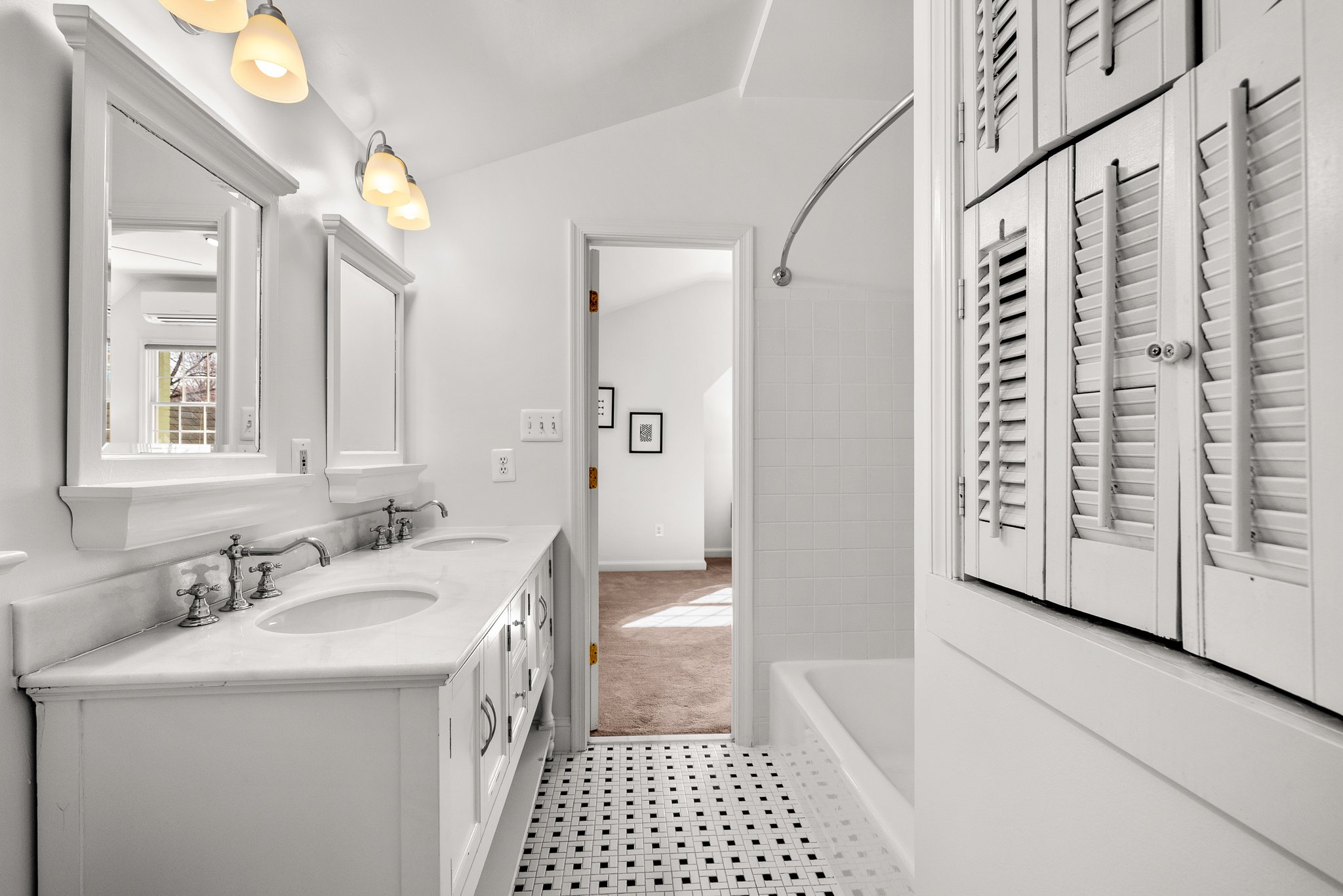 31. 10207 Cherry Tree Ln.jpg