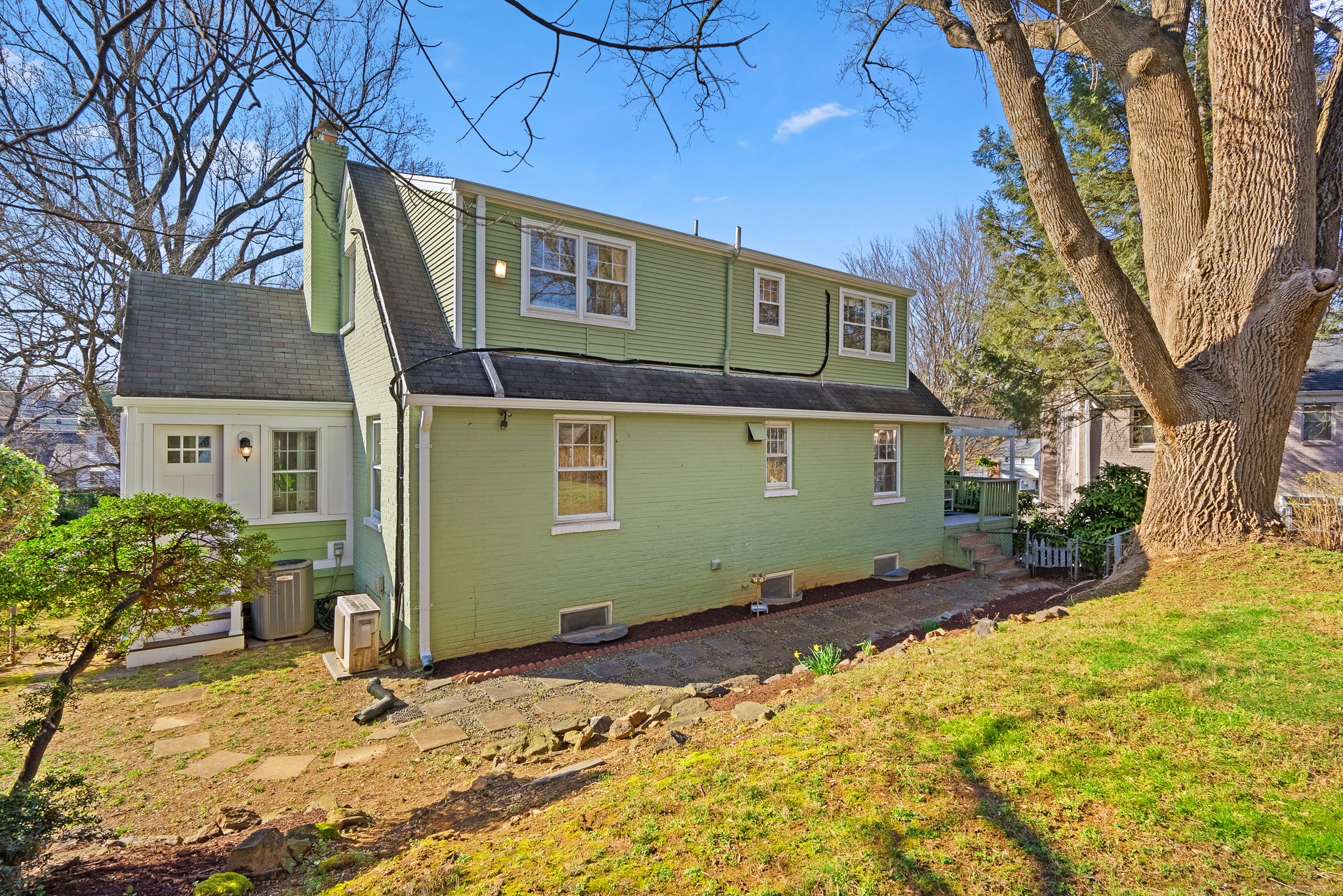 48. 10207 Cherry Tree Ln.jpg