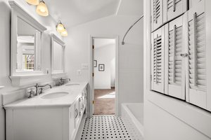 31. 10207 Cherry Tree Ln.jpg