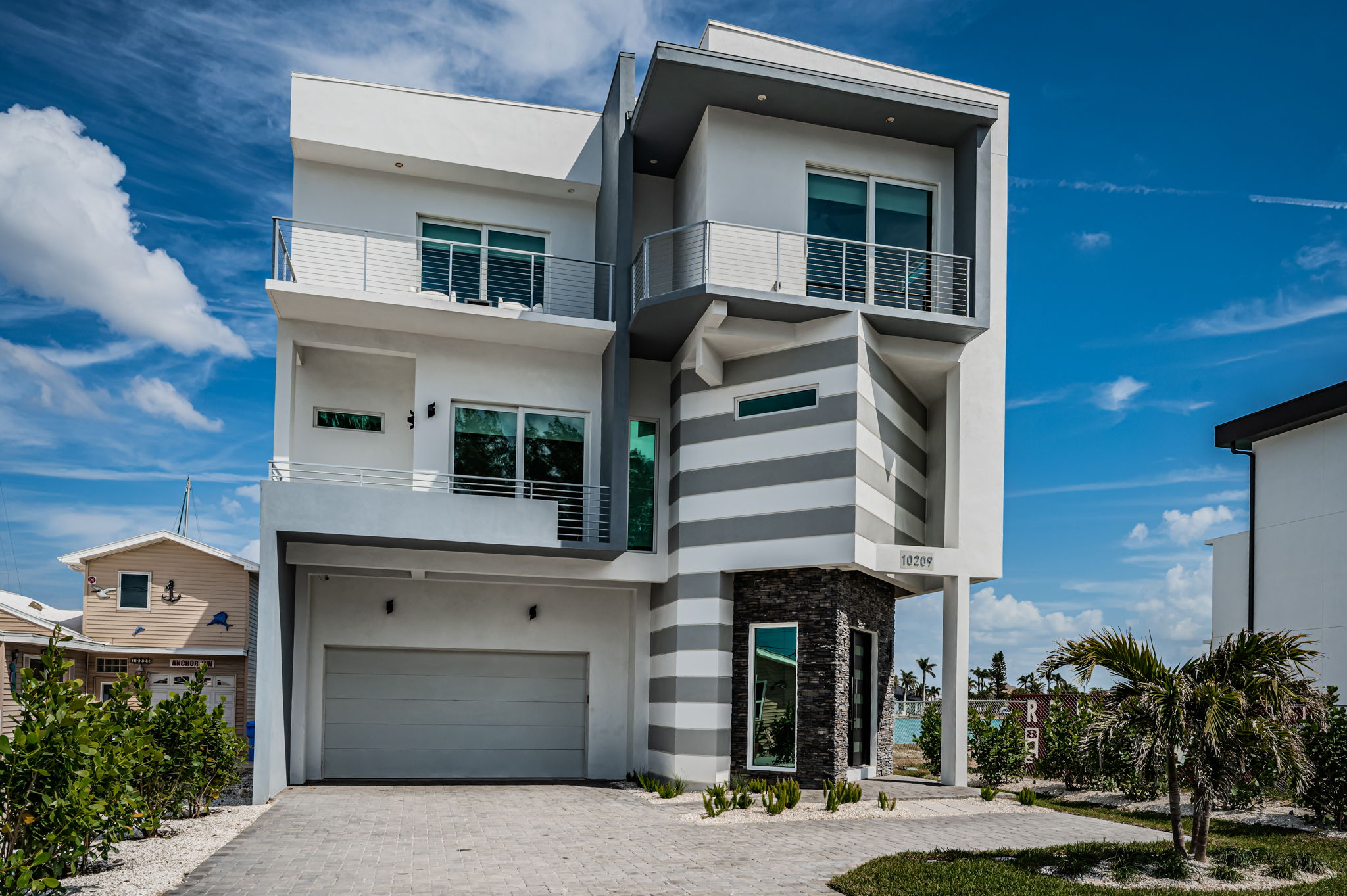 Front Exterior15