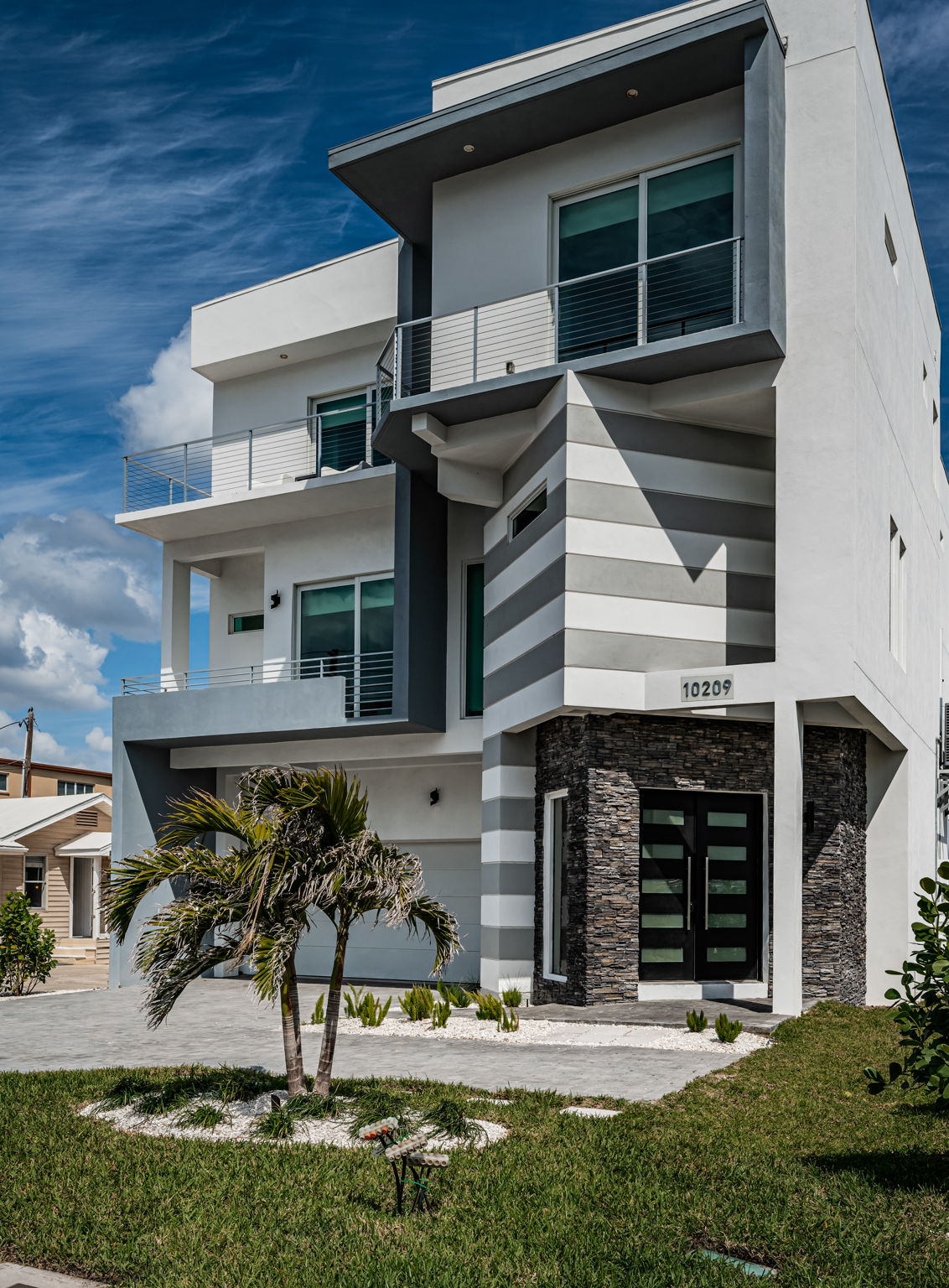 Front Exterior18