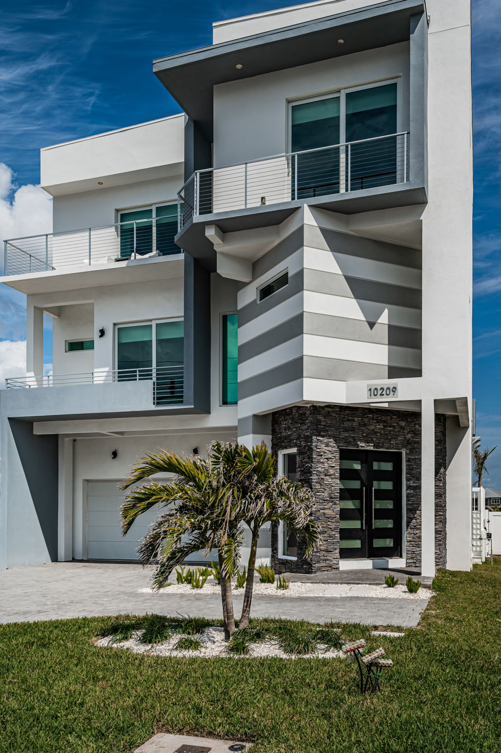 Front Exterior20