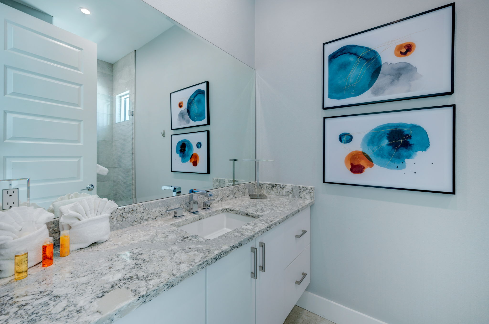 Uppet LeveL Guest Bathroom3