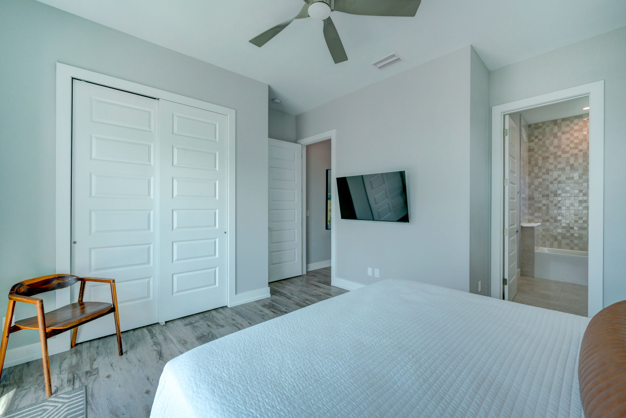 Uppet LeveL Guest Bedroom22c