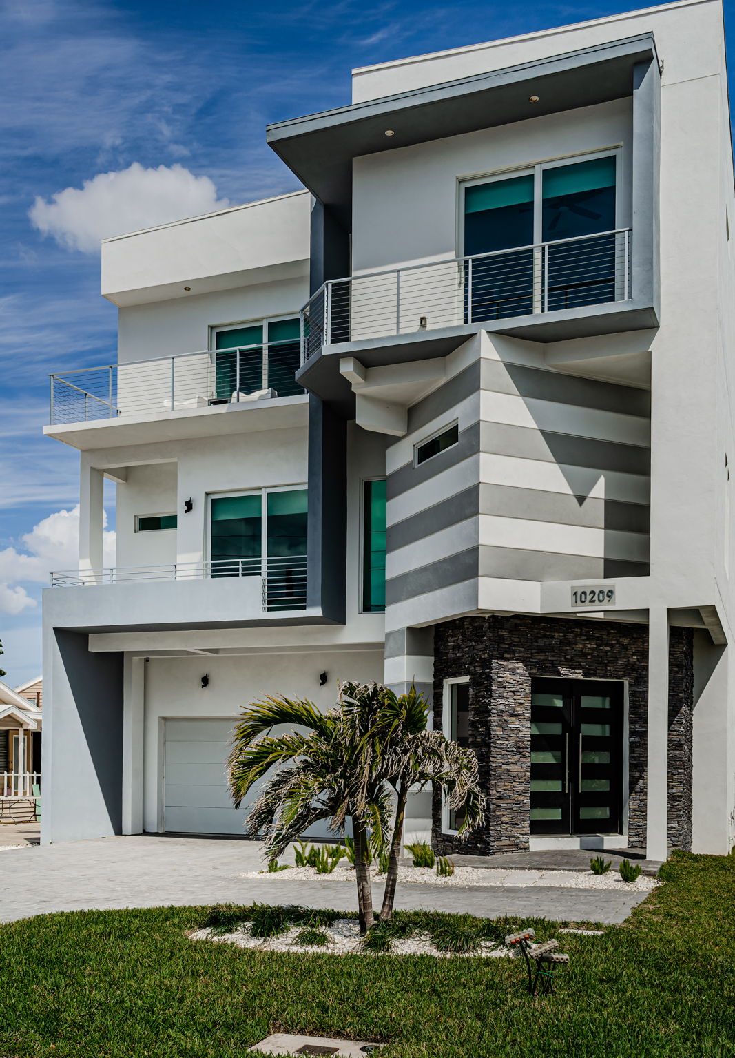 Front Exterior30-2