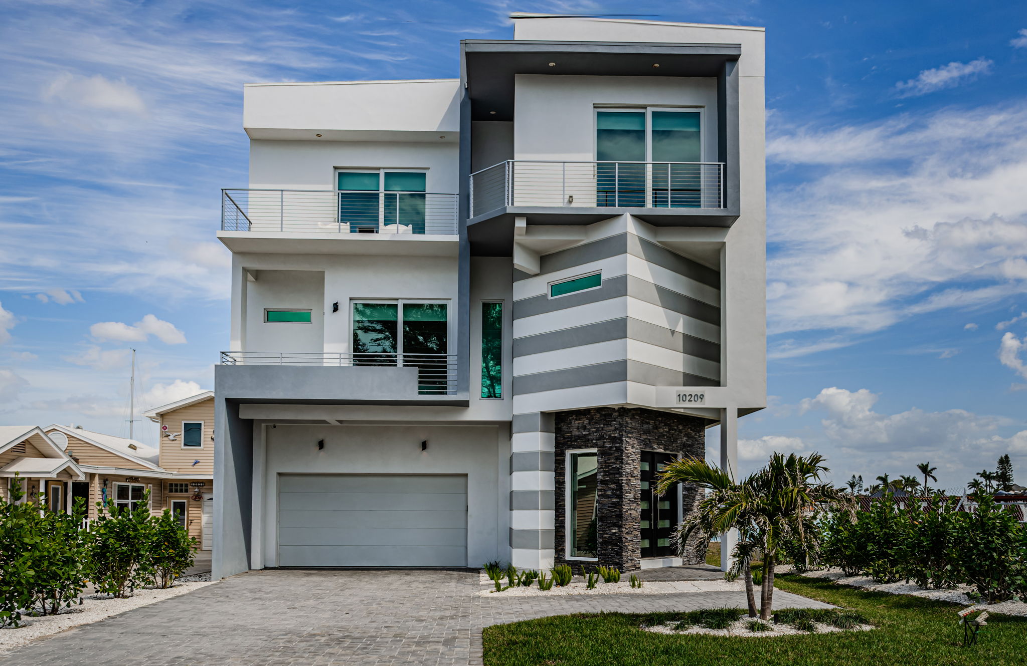 Front Exterior34-2