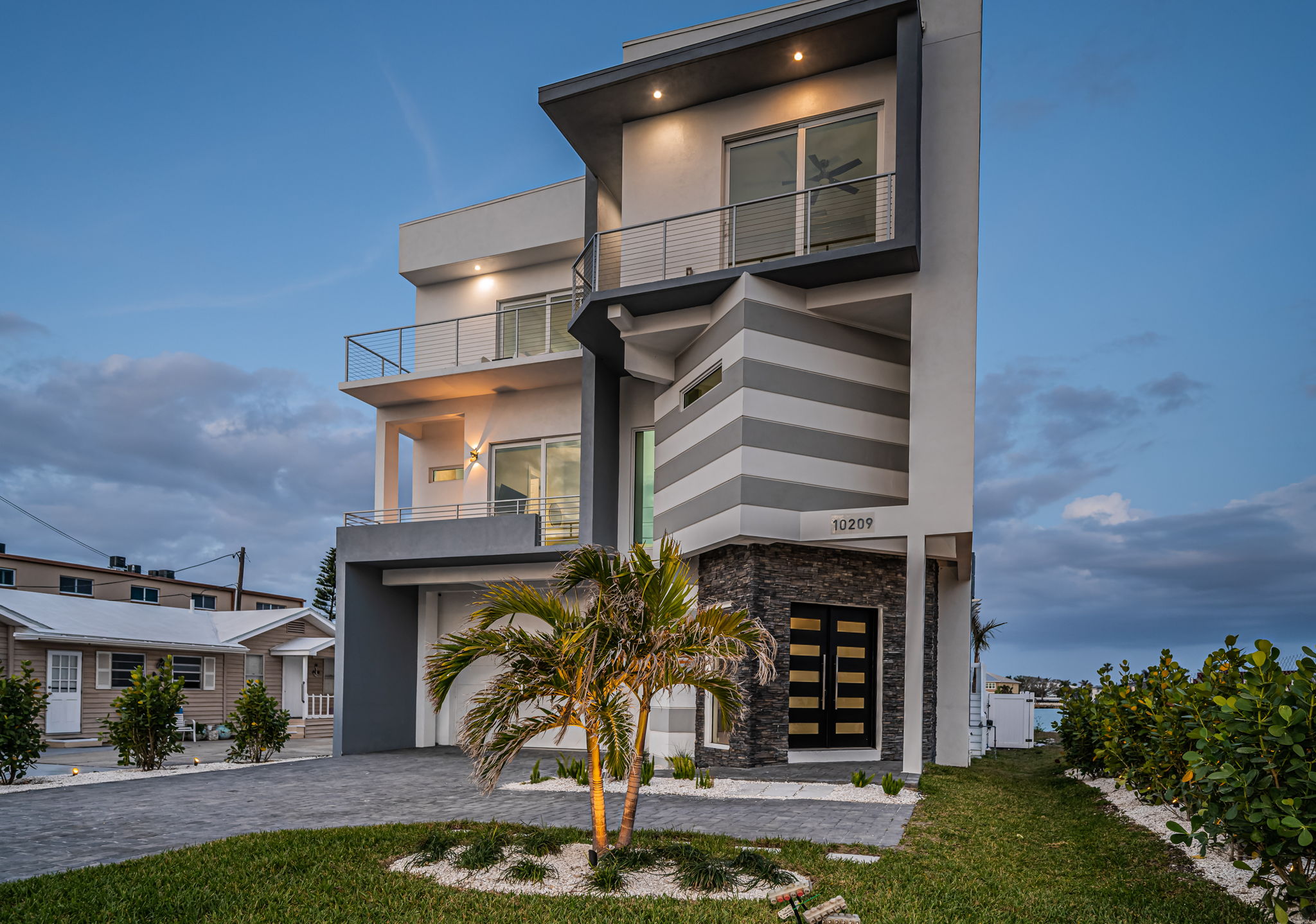 Front Exterior20-2