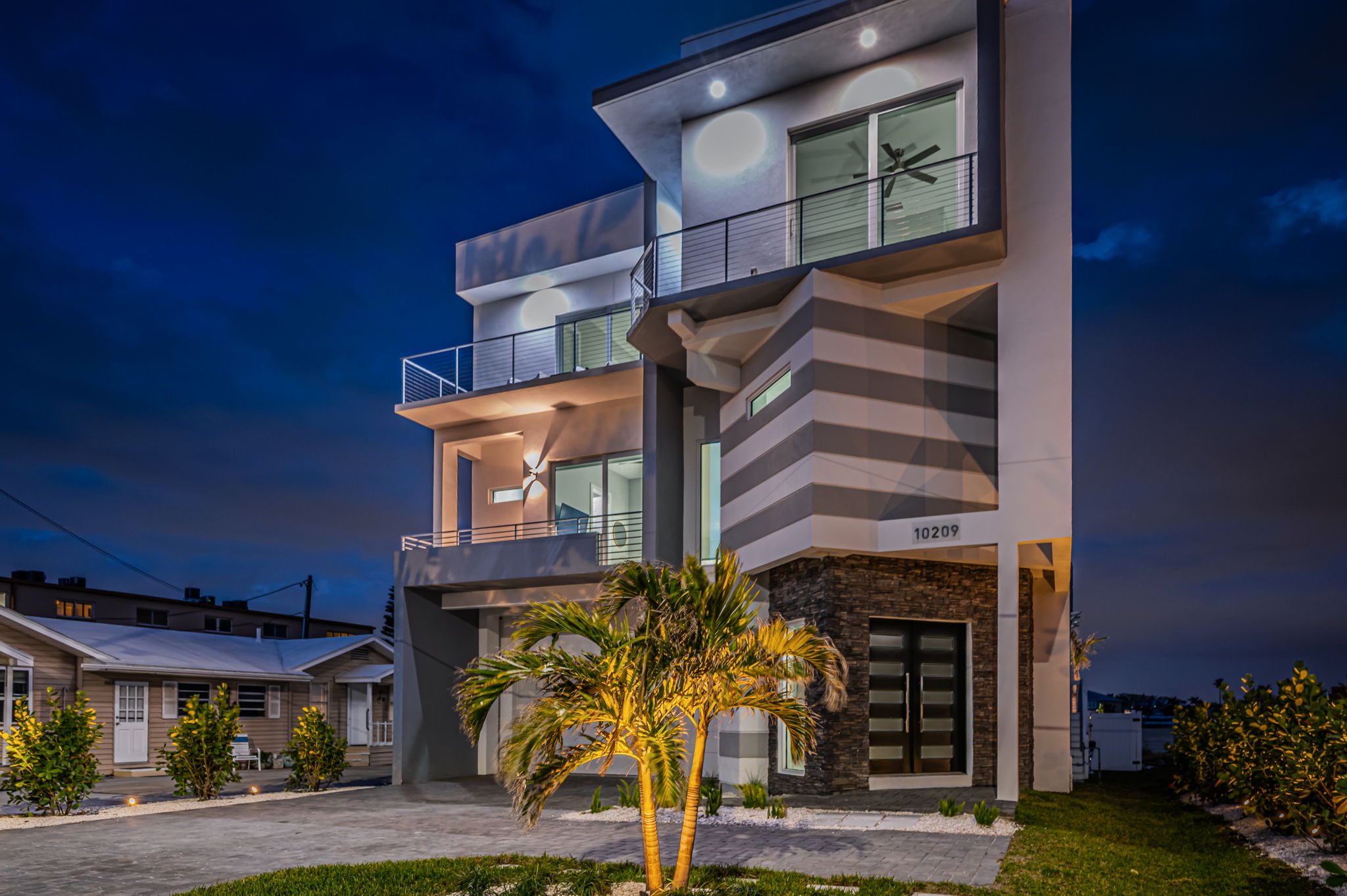 Front Exterior28