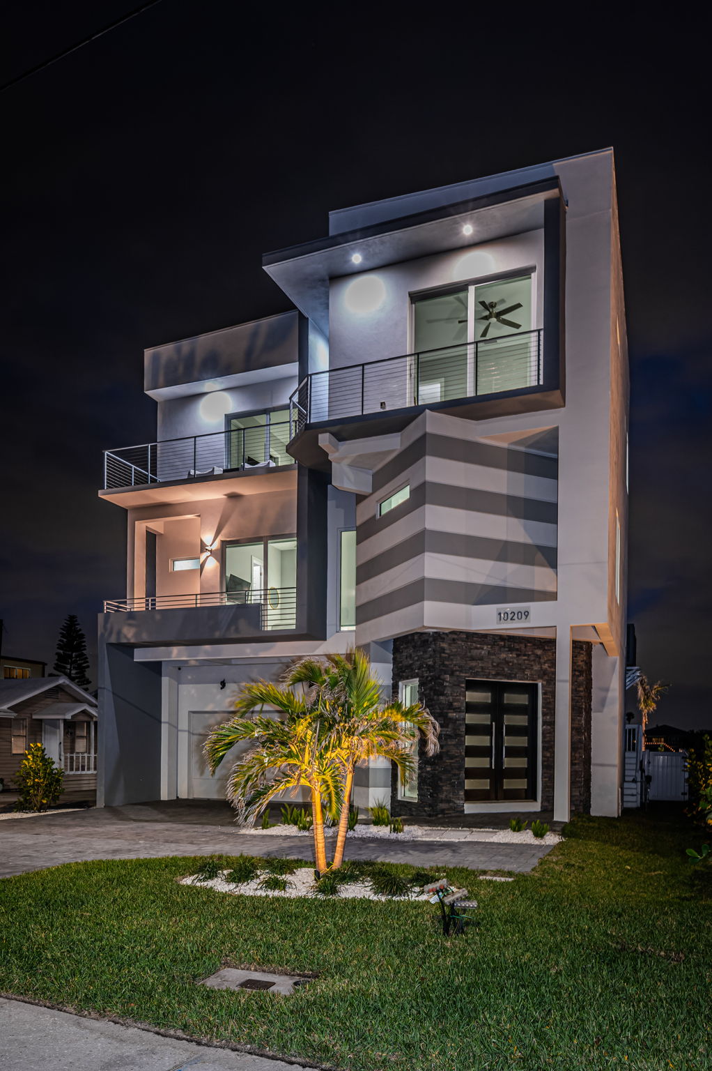 Front Exterior29
