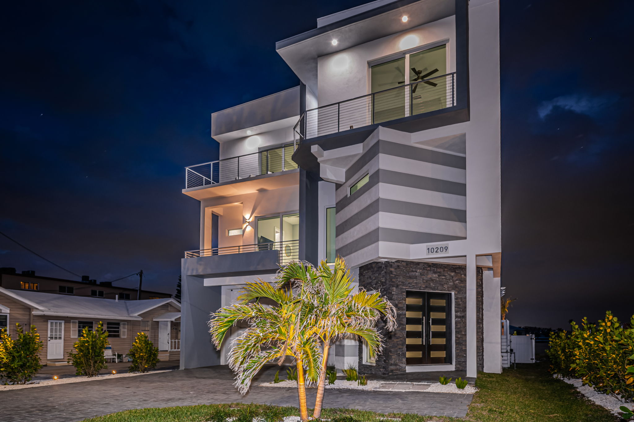 Front Exterior34