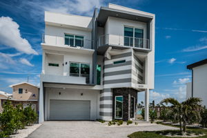 Front Exterior15