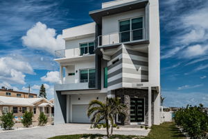 Front Exterior19