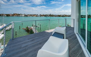 Upper Level Master Bedroom Balcony15