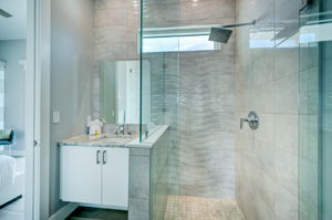 Main LeveL Guest Bathroom1