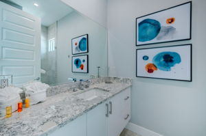 Uppet LeveL Guest Bathroom3