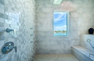 Uppet LeveL Master Bathroom1b