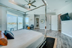 Uppet LeveL Master Bedroom1b