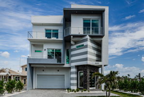 Front Exterior31-2