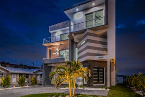 Front Exterior28