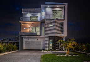 Front Exterior32