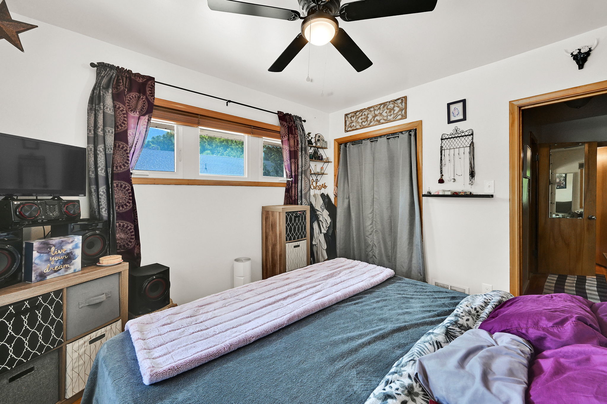  Photo 8