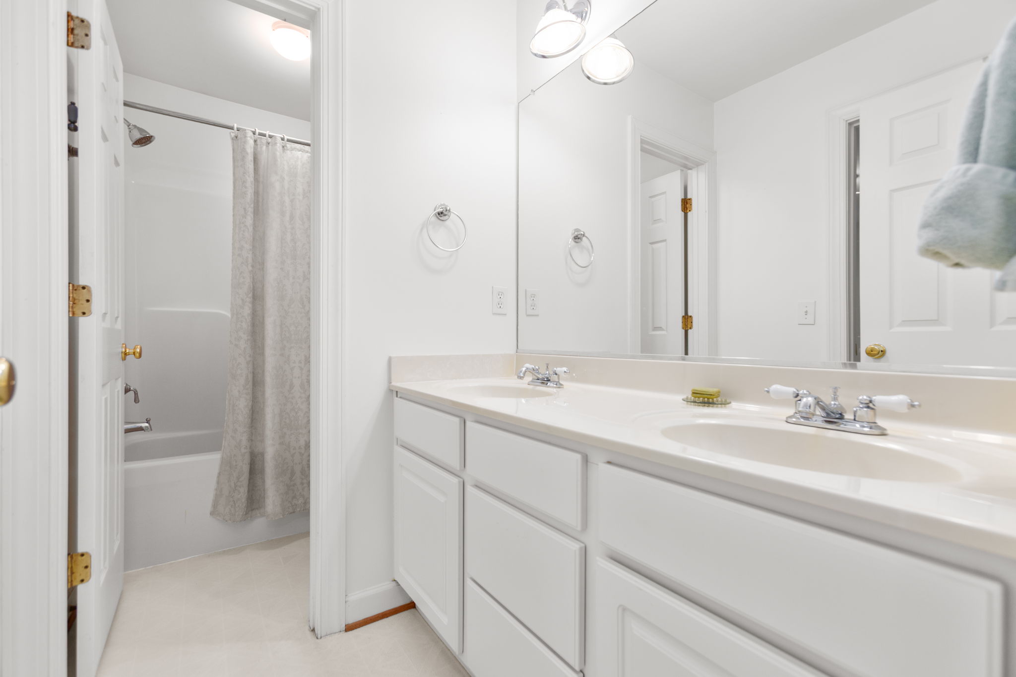 hall full bath