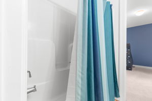 full bath between bedroom 2&3