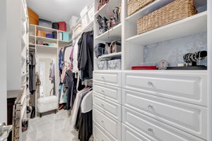 Her's Custom Closet