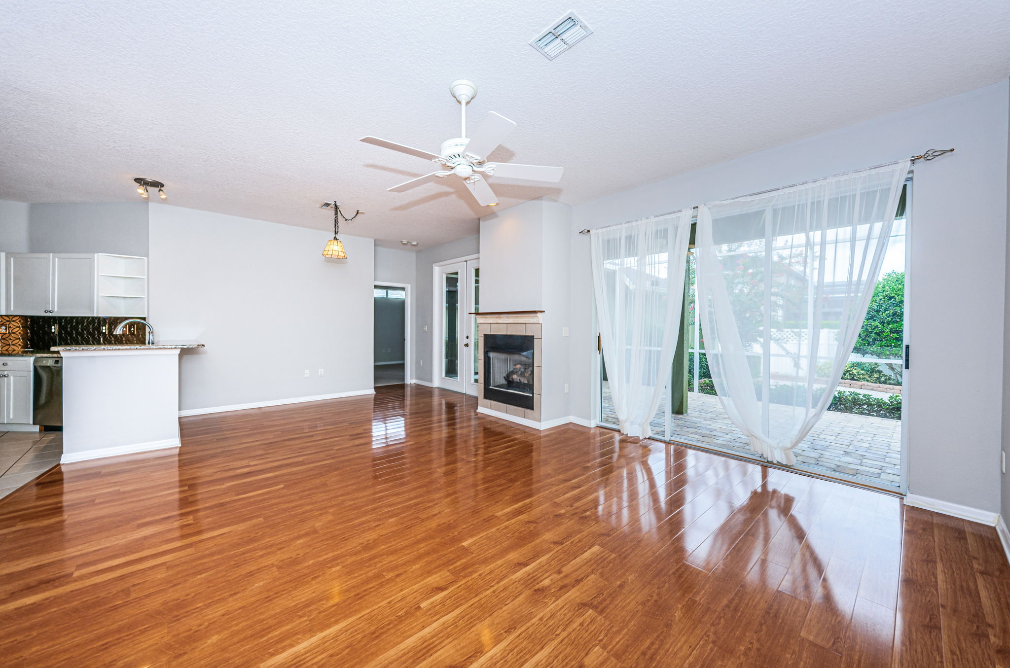 Family Room2-2